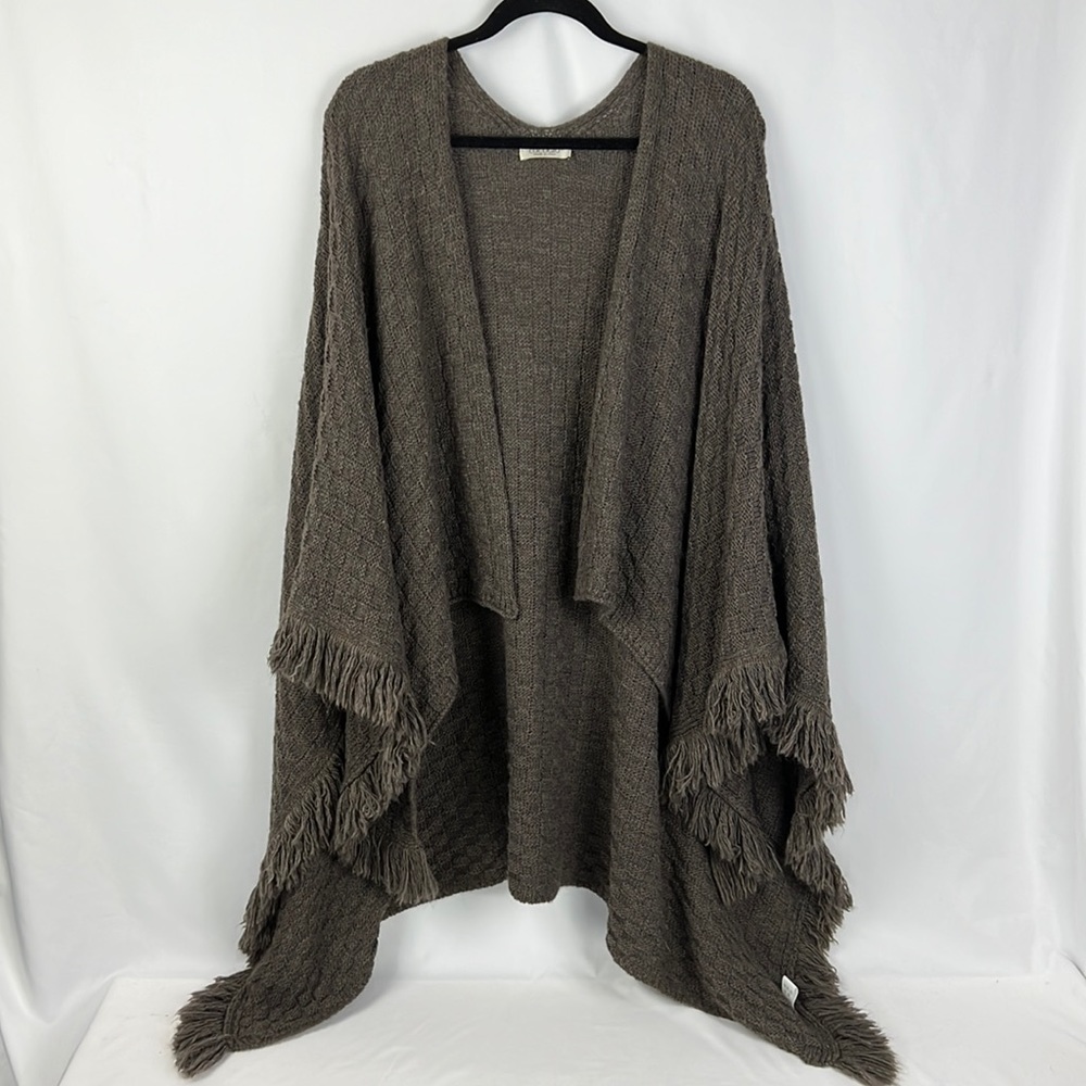 Cocogio knit drape in brown. Acrylic/rayon/wool/alpaca. Fringe detailing.